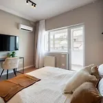 아파트 Top-floor Regina Elisabeta 2br - Brand-new Flat With Views Of Cismigiu Park *