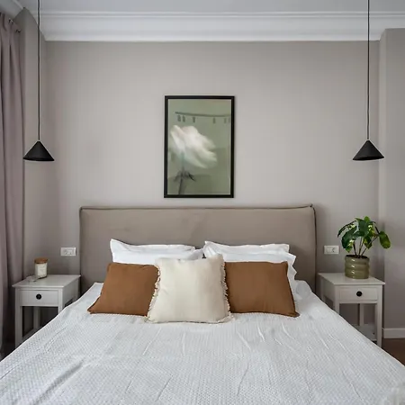 Top-floor Regina Elisabeta 2br - Brand-new Flat With Views Of Cismigiu Park 아파트 *