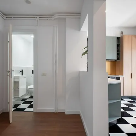 Top-floor Regina Elisabeta 2br - Brand-new Flat With Views Of Cismigiu Park דירה