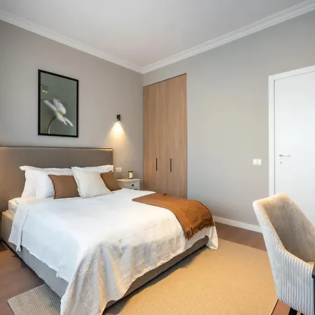 Top-floor Regina Elisabeta 2br - Brand-new Flat With Views Of Cismigiu Park דירה *